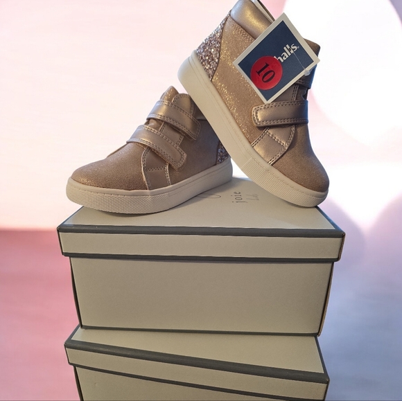 Joie Other - Joie Gold Kids Sneakers size 11 toddler